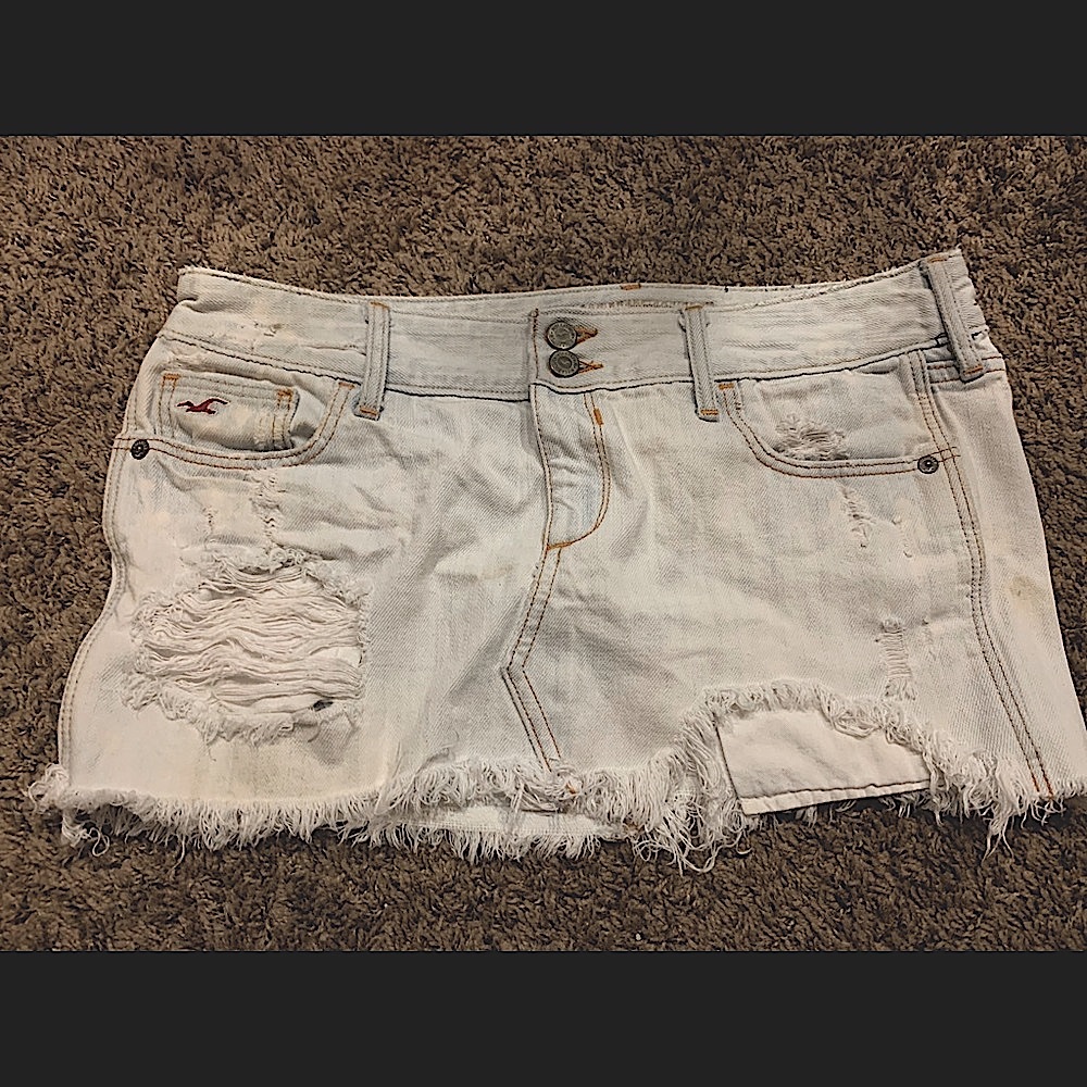 Super cute! Hollister skirt Size 3